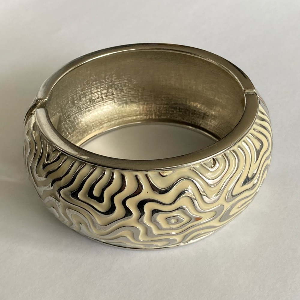 Wave Pattern Metal Enameled Hinge Textured Bangle Bracelet